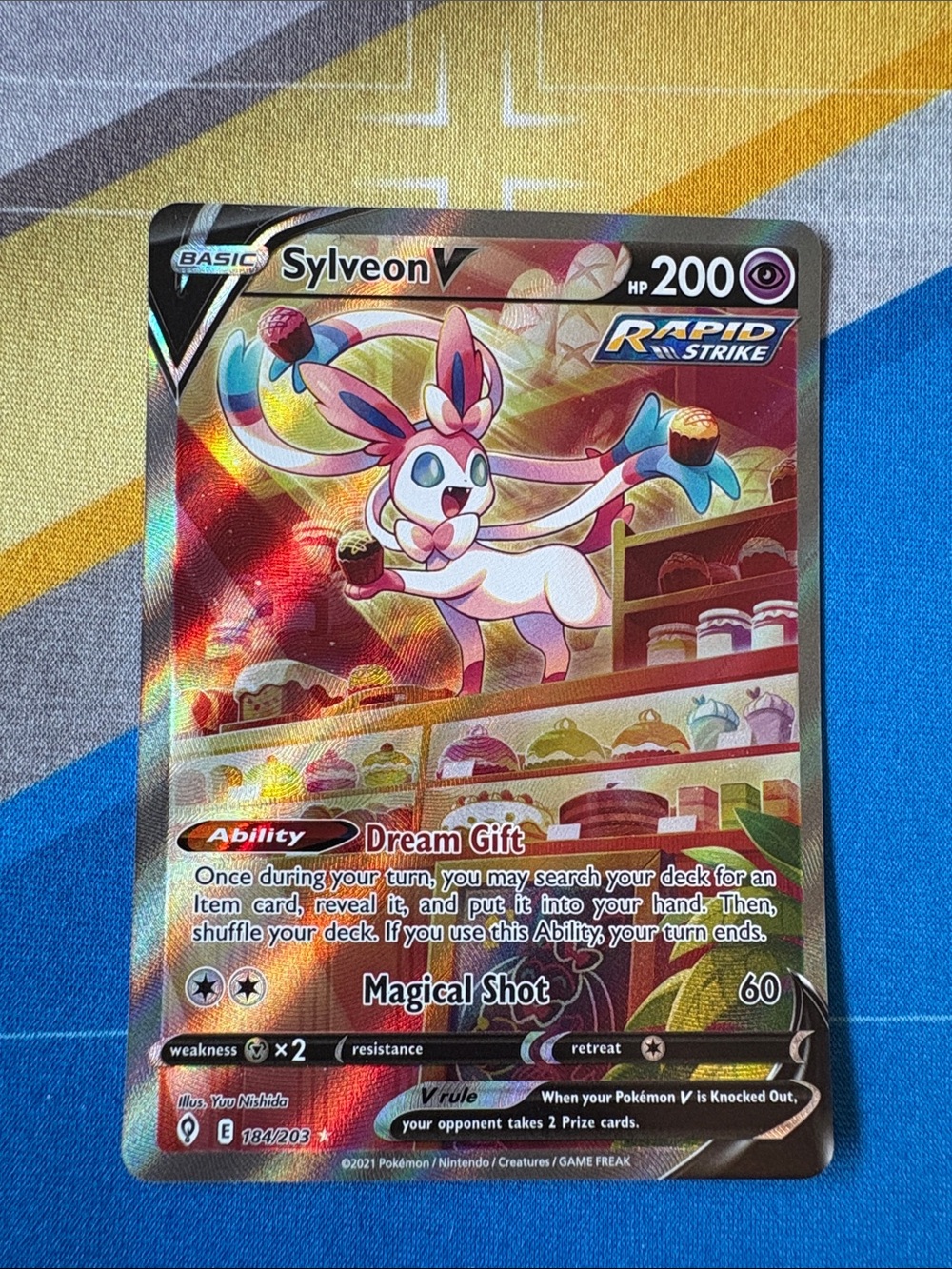 Sylveon V - 184/203 Evolving Skies Alternate Art Pokemon - NM/MINT